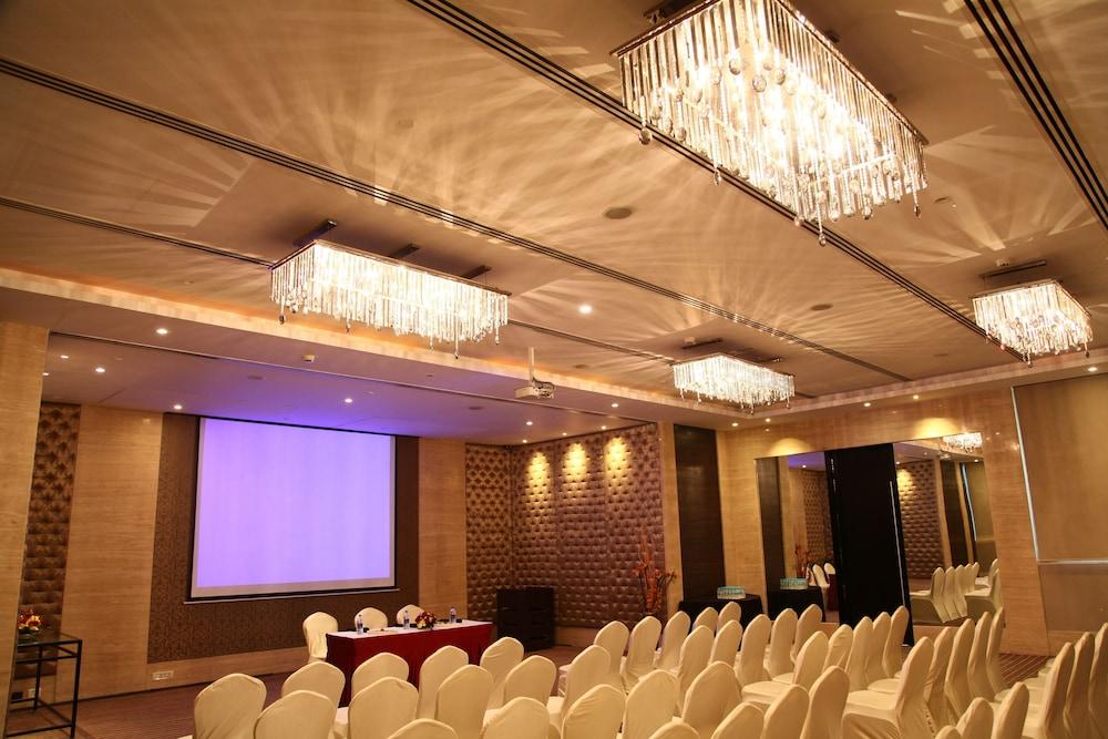 Lemon Tree Premier, Malad, Mumbai Hotel Ngoại thất bức ảnh